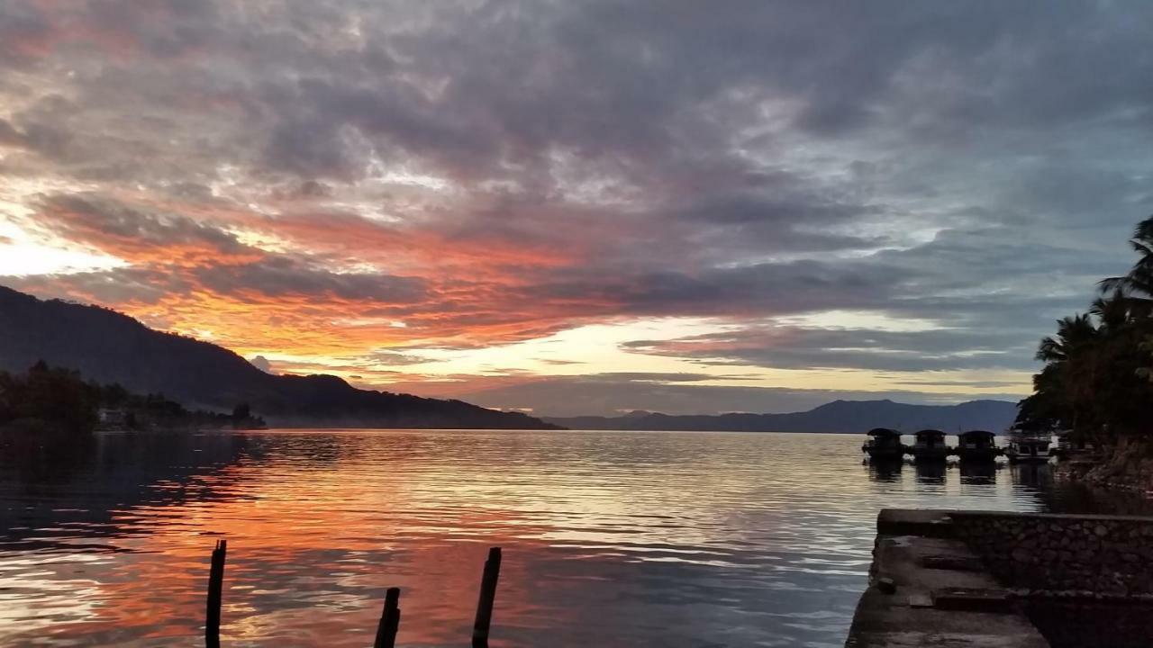 Sibayak Guesthouse Tuk Tuk Exteriör bild